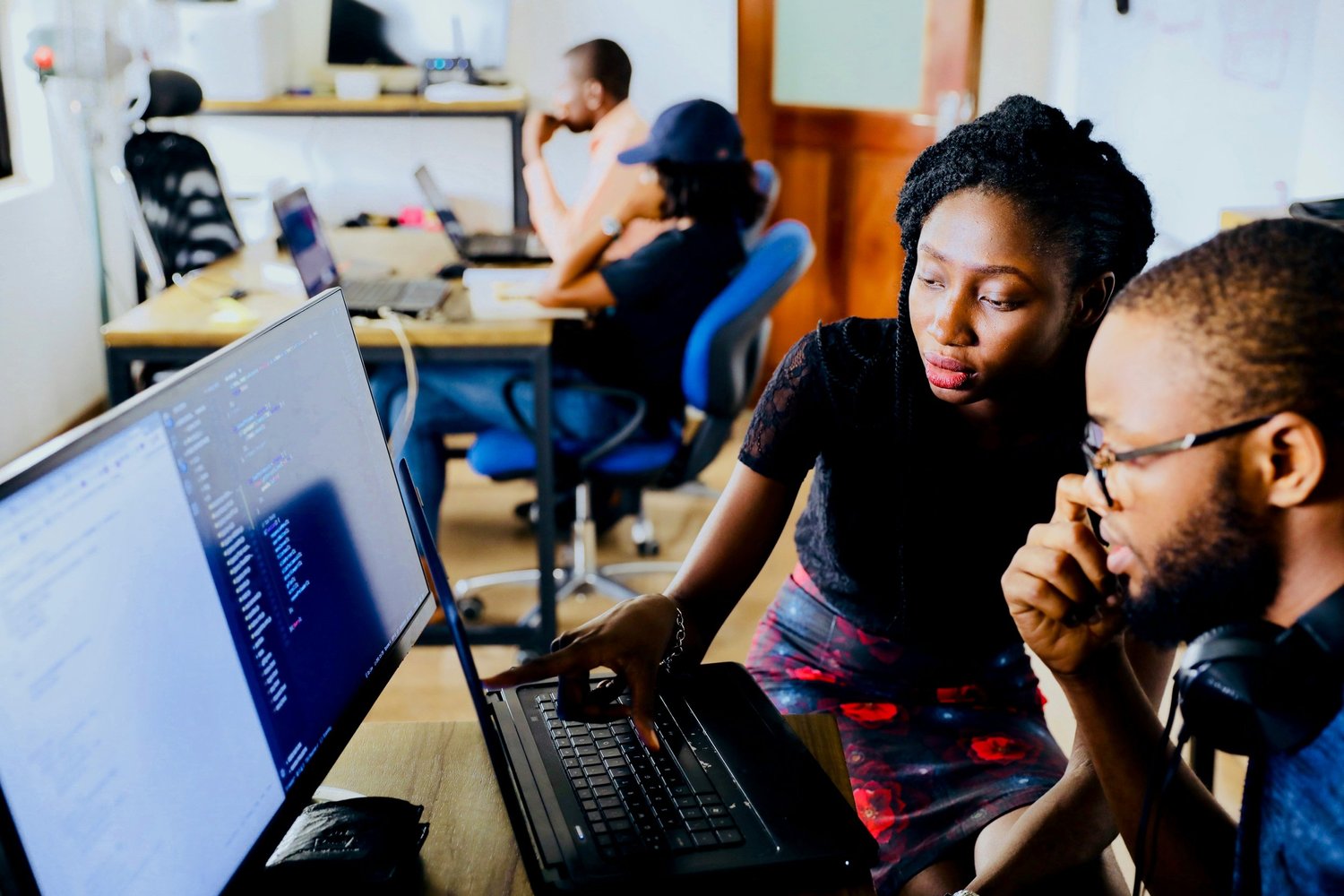 How to Engage Hybrid Teams Effectively?