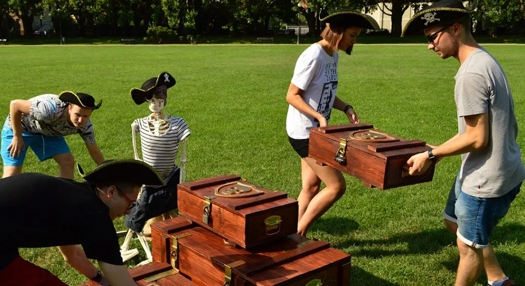 Team Building Games: Strengthening Bonds and Encouraging Teamwork